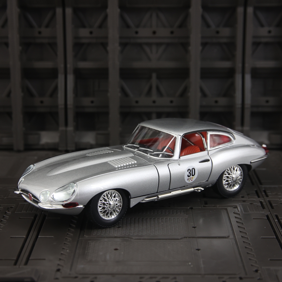 1: 24 Simulation Jaguar E-Type - đánh giá và giá Car Care